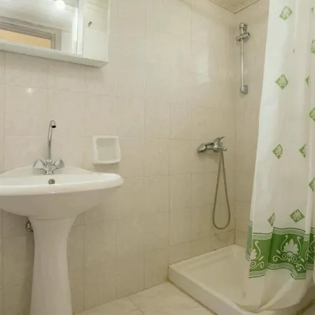 Eleni & דירה אליקס