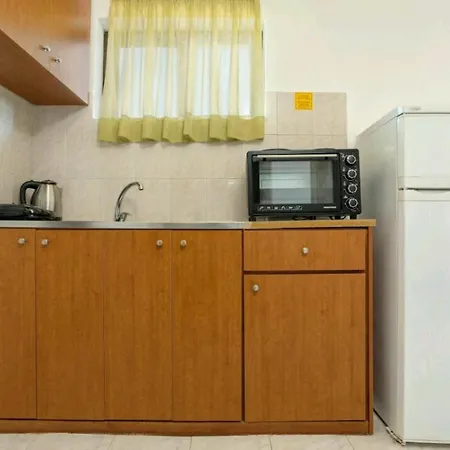 Eleni & Αλυκών